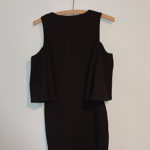 NWT black fitted cut out dress with flowy sleeves - Picture 5 of 5